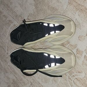 Adidas Yezzy 700 V 3 Azael